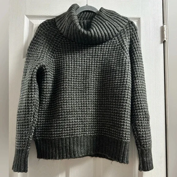 Loft Outlet Sweater, Large - Picture 2 of 5